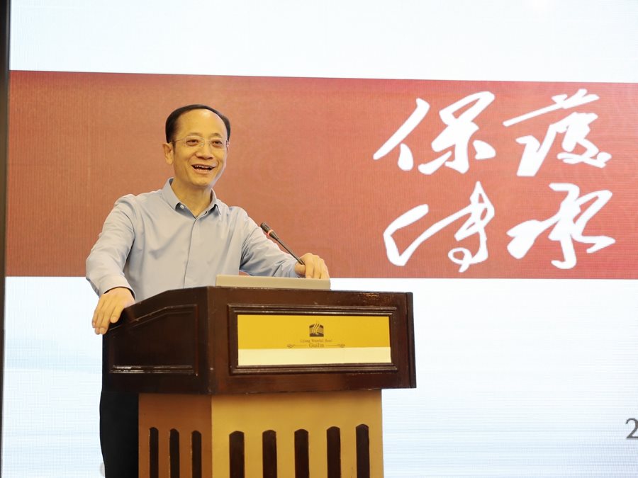 国家文物局党组副书记、副局长顾玉才作开班致辞并进行《保护革命文物，传承革命精神》专题讲座。